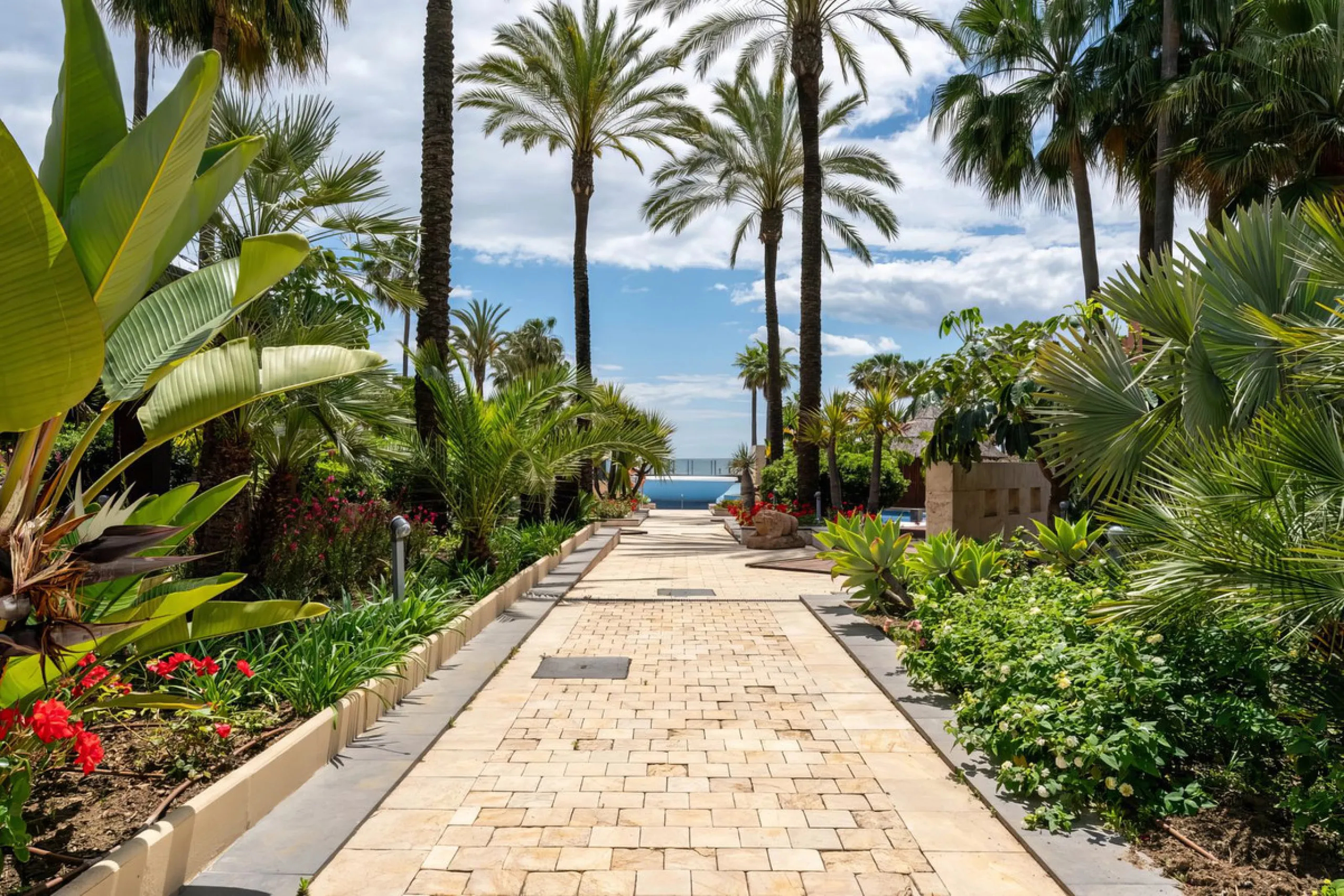 Apartment - Ground Floor Apartment в продаже в Estepona, Málaga. В доме 3 спален и 2 ванных комнат. Площадь дома 110 м²