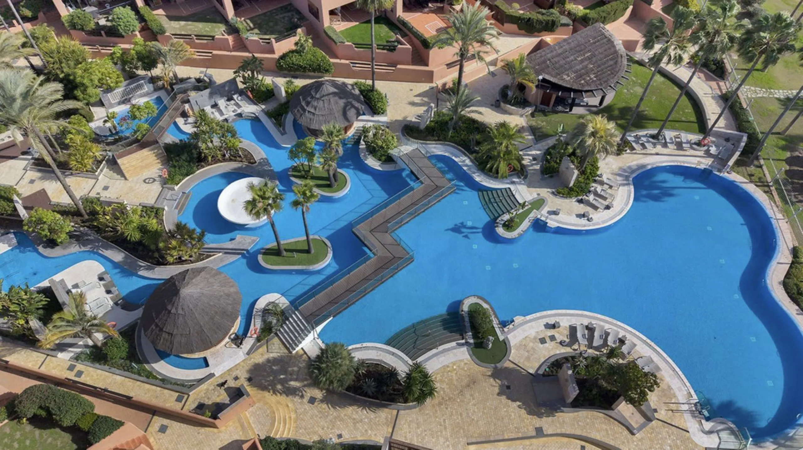 Apartment - Ground Floor Apartment в продаже в Estepona, Málaga. В доме 3 спален и 2 ванных комнат. Площадь дома 110 м²