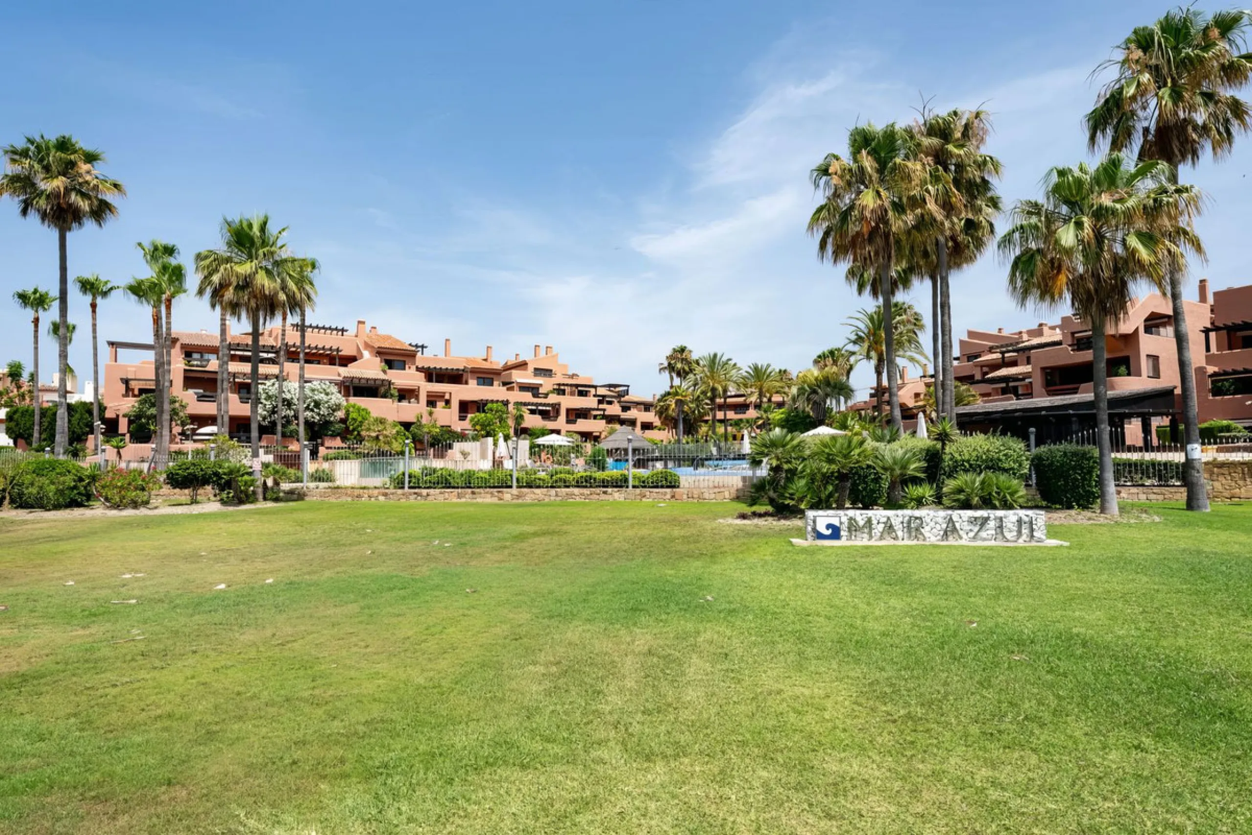 Apartment - Ground Floor Apartment в продаже в Estepona, Málaga. В доме 3 спален и 2 ванных комнат. Площадь дома 110 м²