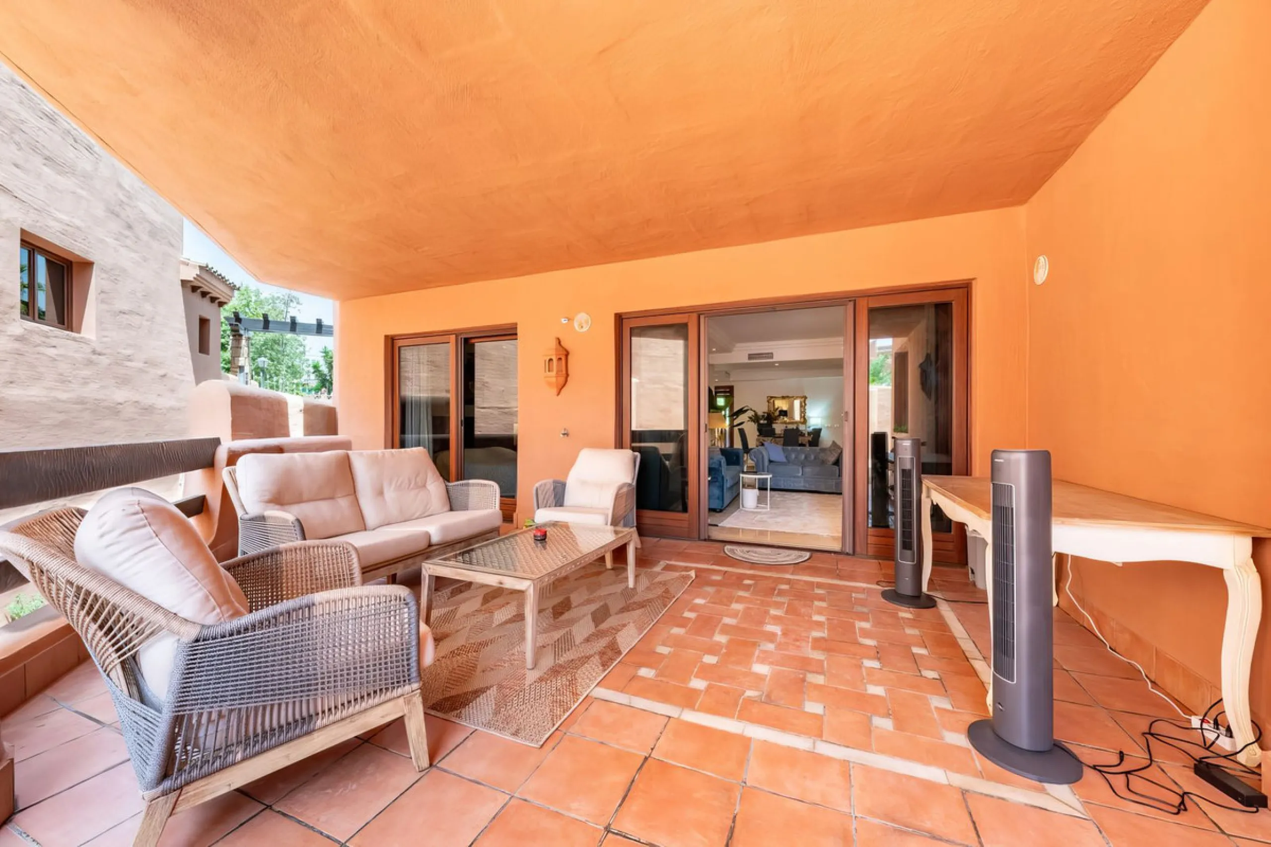 Apartment - Ground Floor Apartment в продаже в Estepona, Málaga. В доме 3 спален и 2 ванных комнат. Площадь дома 110 м²