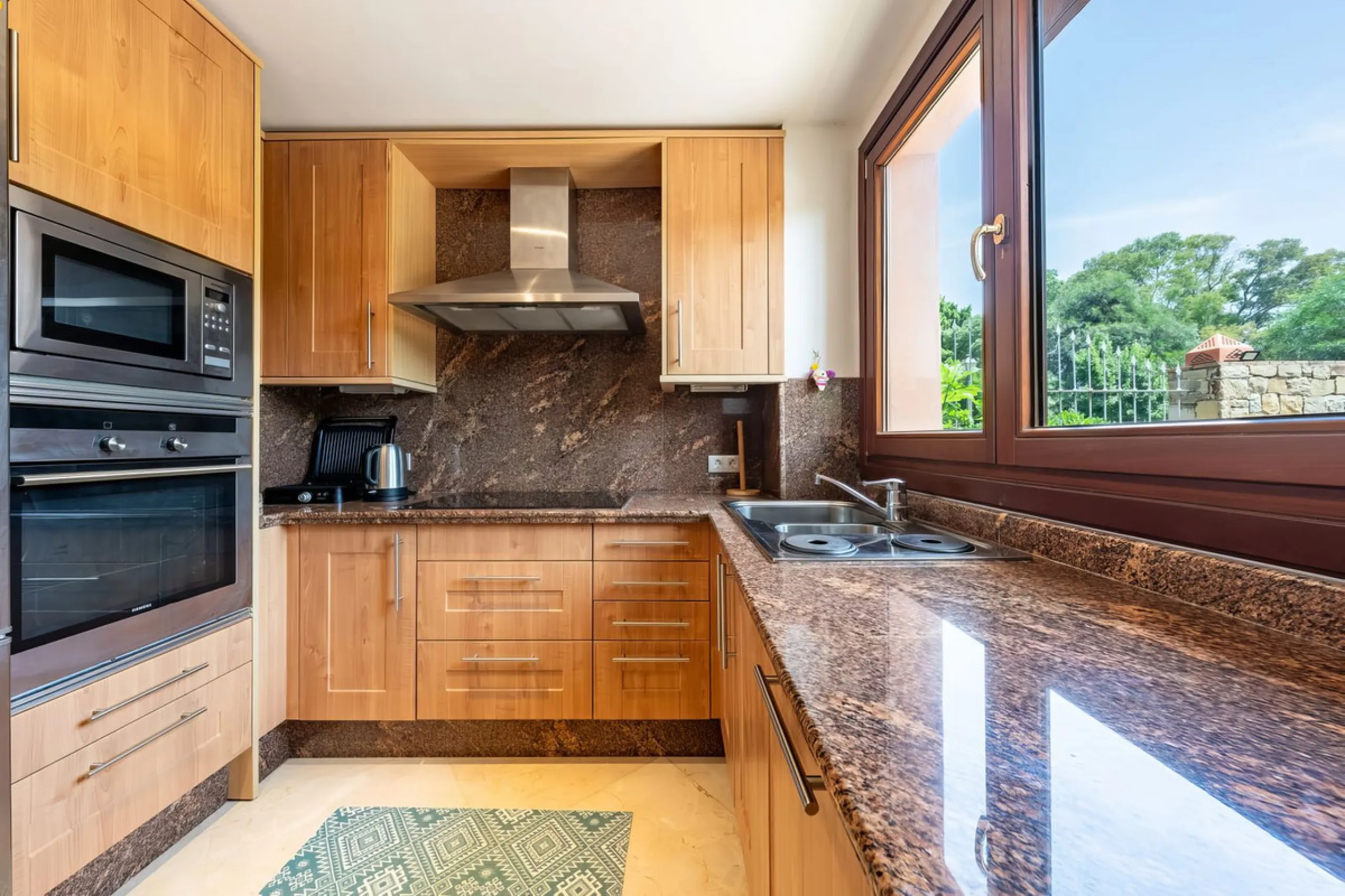 Apartment - Ground Floor Apartment в продаже в Estepona, Málaga. В доме 3 спален и 2 ванных комнат. Площадь дома 110 м²