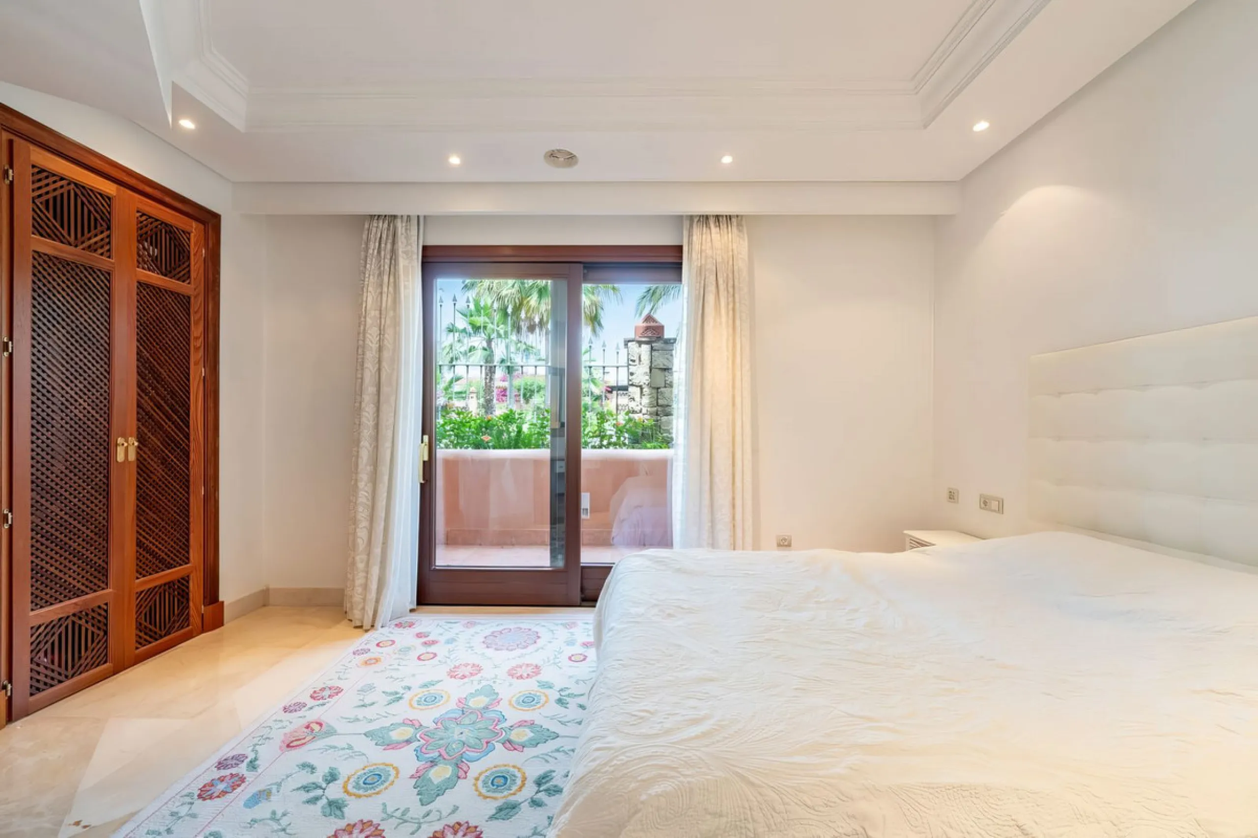 Apartment - Ground Floor Apartment в продаже в Estepona, Málaga. В доме 3 спален и 2 ванных комнат. Площадь дома 110 м²