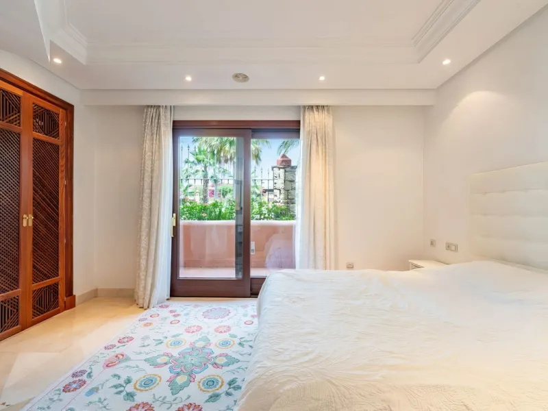 Apartment - Ground Floor Apartment в продаже в Estepona, Málaga. В доме 3 спален и 2 ванных комнат. Площадь дома 110 м²