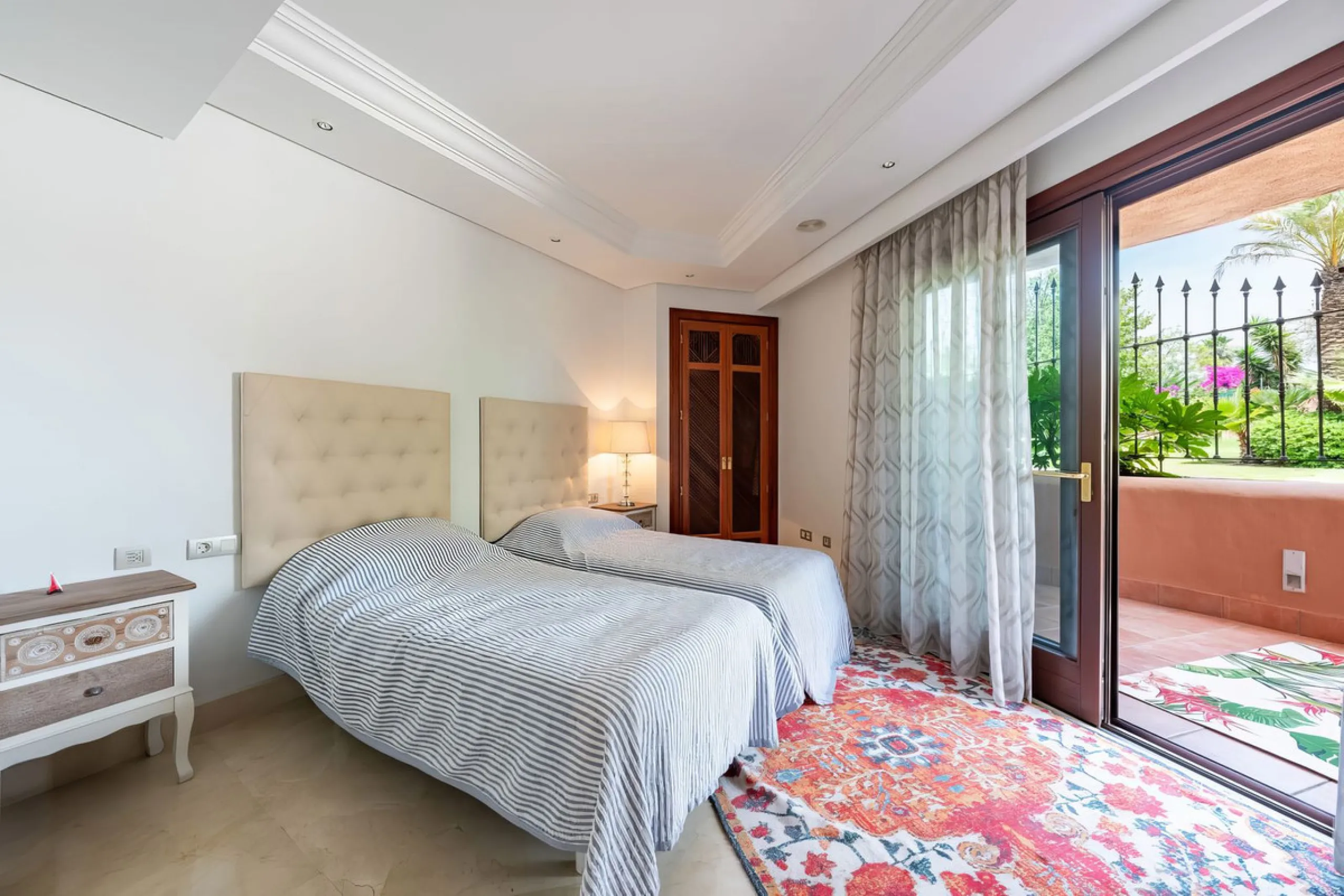 Apartment - Ground Floor Apartment в продаже в Estepona, Málaga. В доме 3 спален и 2 ванных комнат. Площадь дома 110 м²