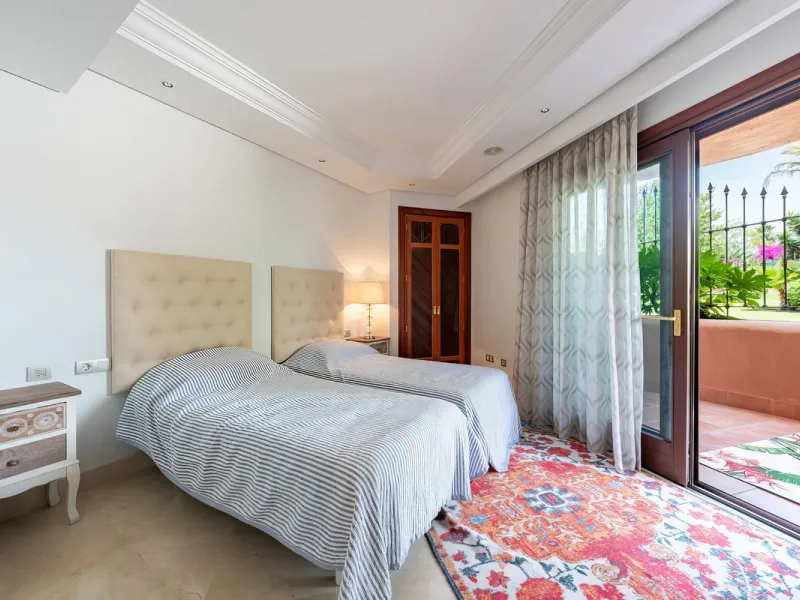 Apartment - Ground Floor Apartment в продаже в Estepona, Málaga. В доме 3 спален и 2 ванных комнат. Площадь дома 110 м²
