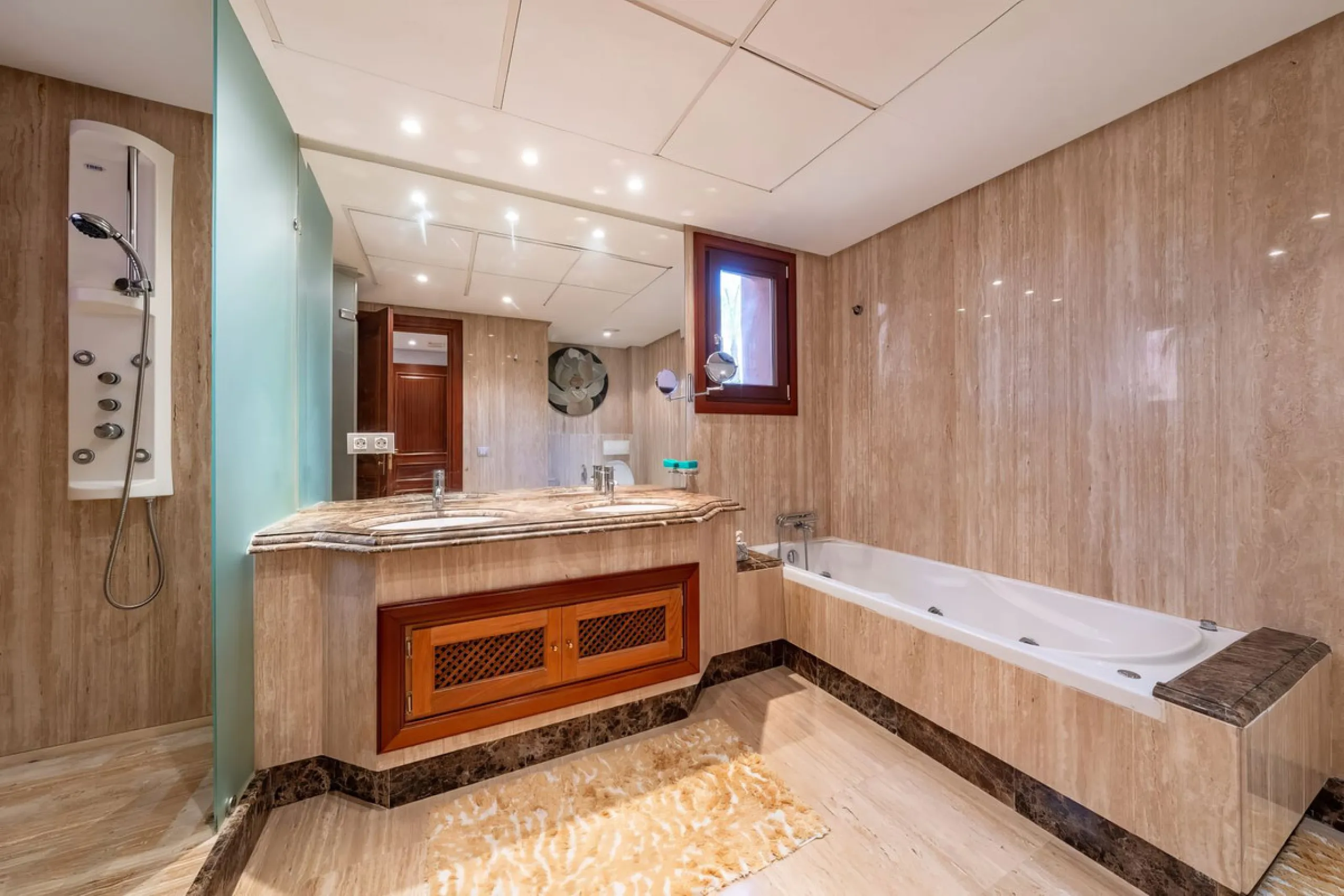 Apartment - Ground Floor Apartment в продаже в Estepona, Málaga. В доме 3 спален и 2 ванных комнат. Площадь дома 110 м²