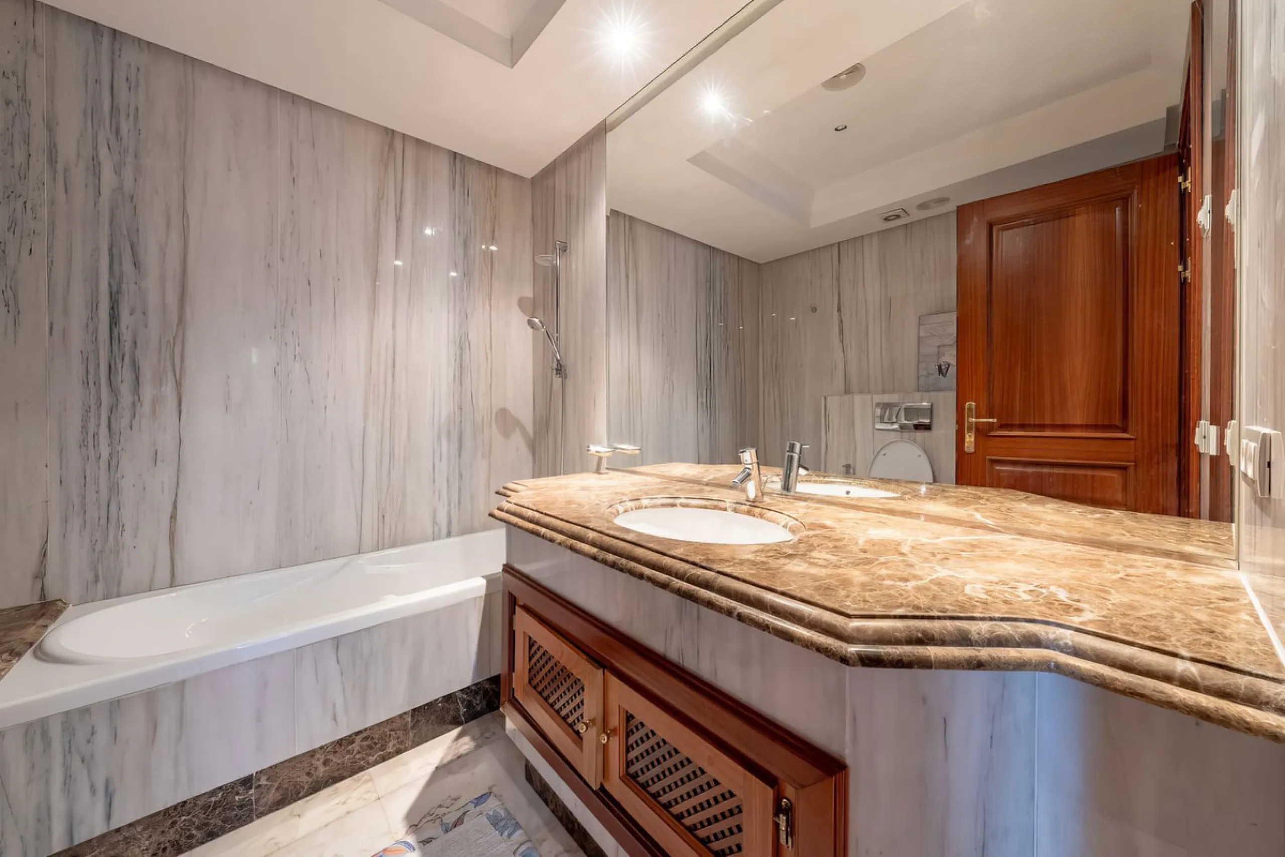 Apartment - Ground Floor Apartment в продаже в Estepona, Málaga. В доме 3 спален и 2 ванных комнат. Площадь дома 110 м²
