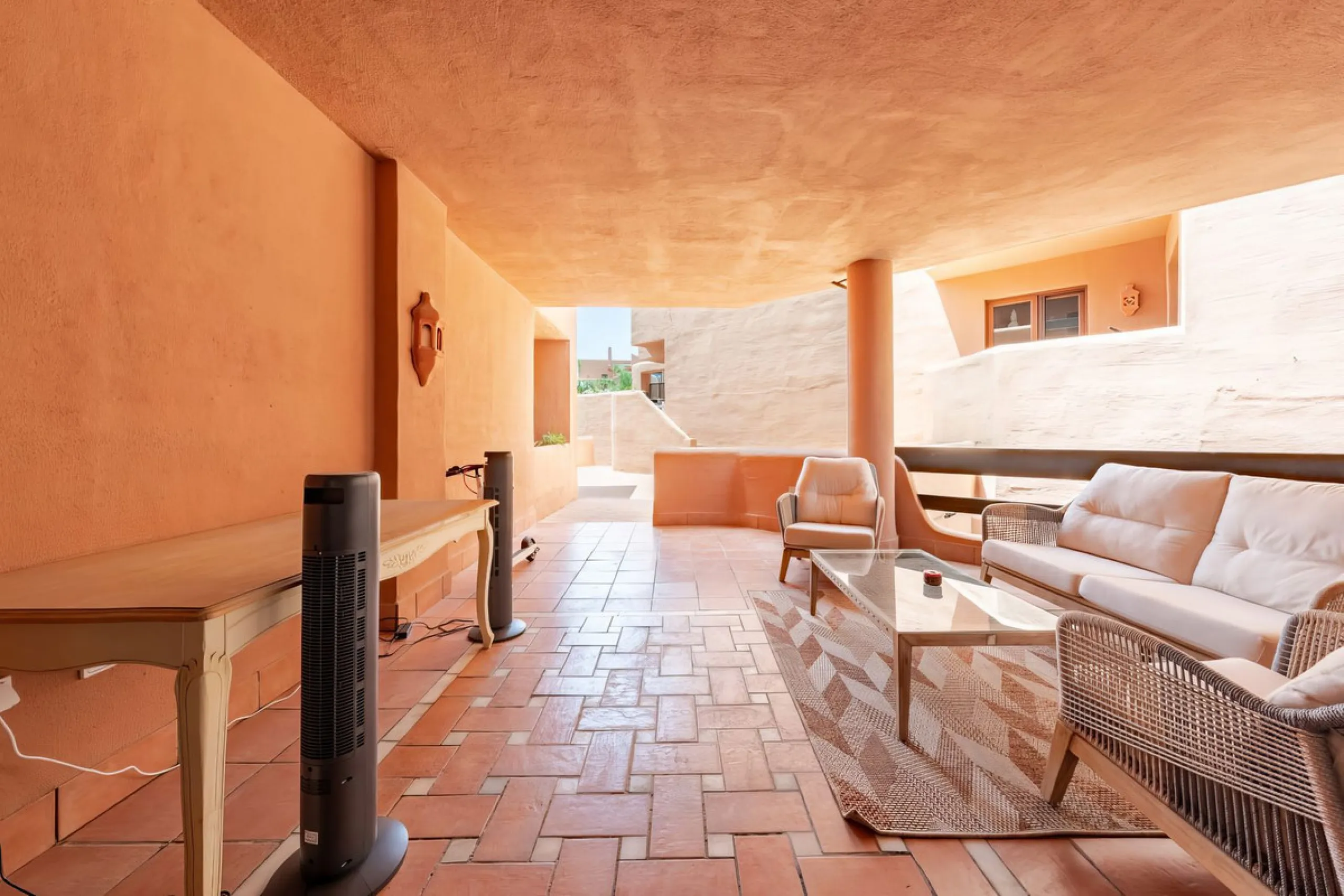Apartment - Ground Floor Apartment в продаже в Estepona, Málaga. В доме 3 спален и 2 ванных комнат. Площадь дома 110 м²
