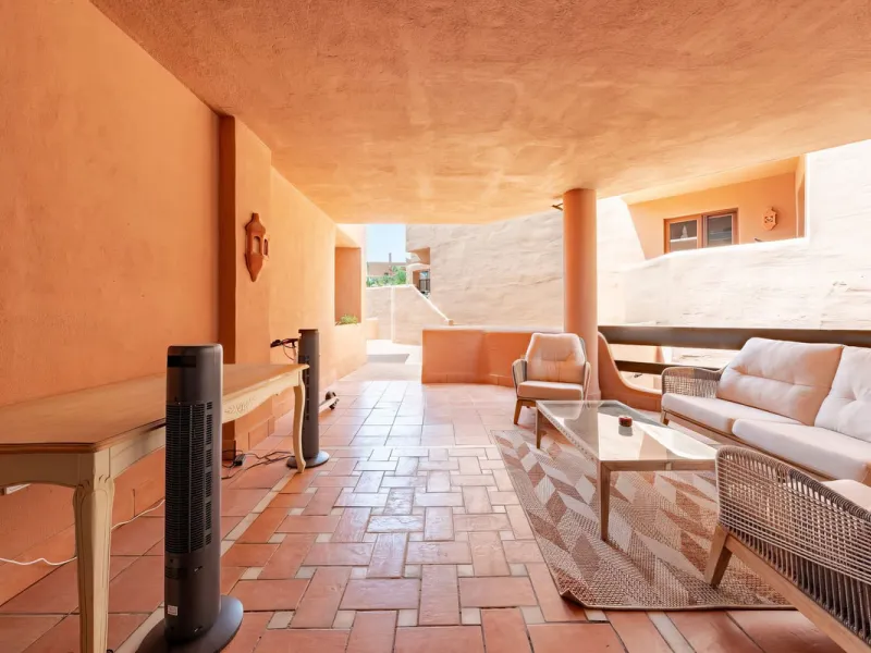 Apartment - Ground Floor Apartment в продаже в Estepona, Málaga. В доме 3 спален и 2 ванных комнат. Площадь дома 110 м²