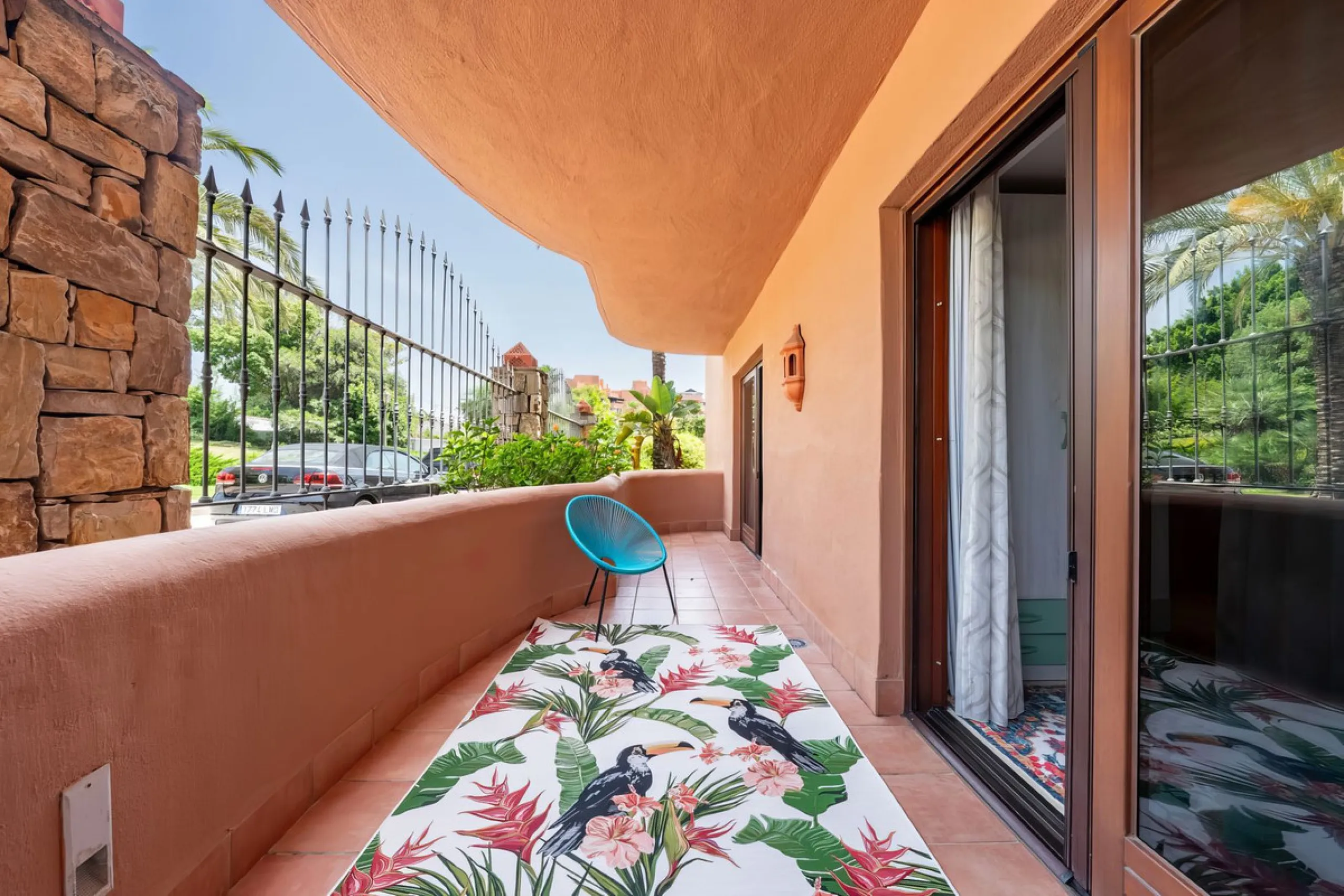 Apartment - Ground Floor Apartment в продаже в Estepona, Málaga. В доме 3 спален и 2 ванных комнат. Площадь дома 110 м²