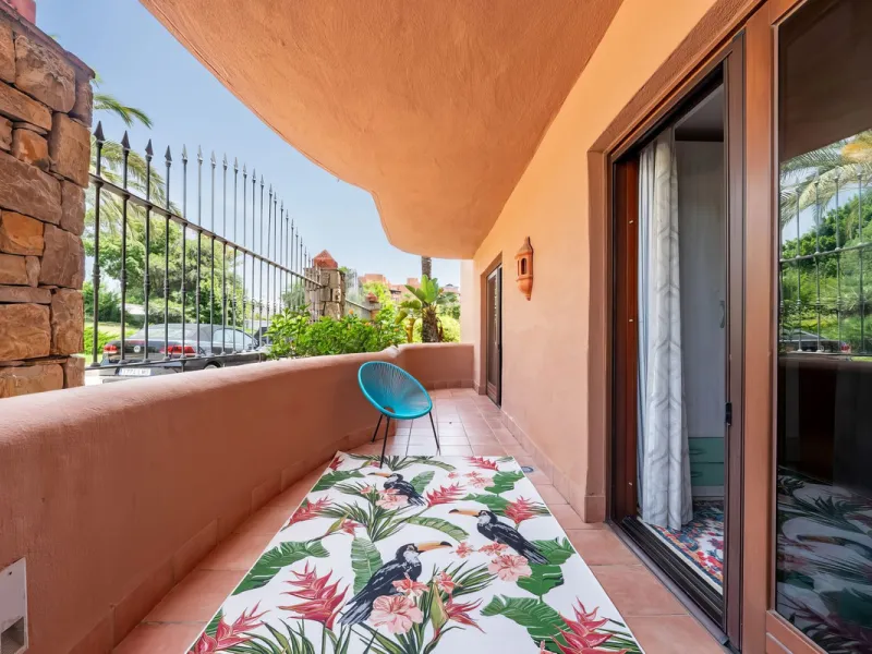 Apartment - Ground Floor Apartment в продаже в Estepona, Málaga. В доме 3 спален и 2 ванных комнат. Площадь дома 110 м²