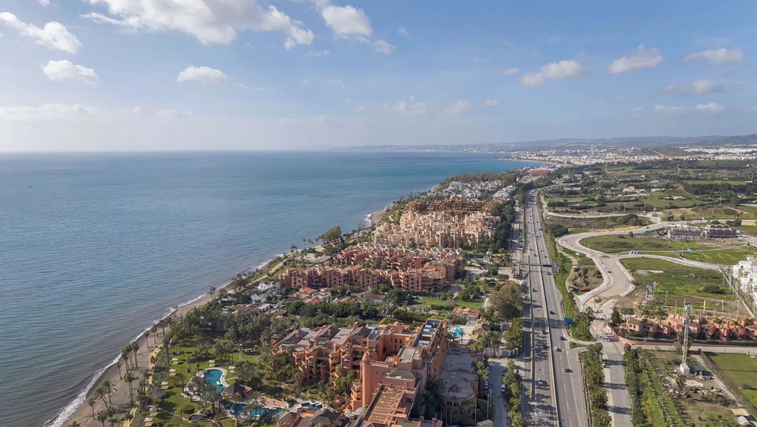 Apartment - Ground Floor Apartment в продаже в Estepona, Málaga. В доме 3 спален и 2 ванных комнат. Площадь дома 110 м²