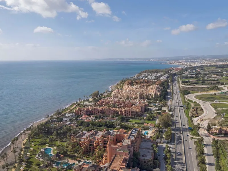 Apartment - Ground Floor Apartment в продаже в Estepona, Málaga. В доме 3 спален и 2 ванных комнат. Площадь дома 110 м²