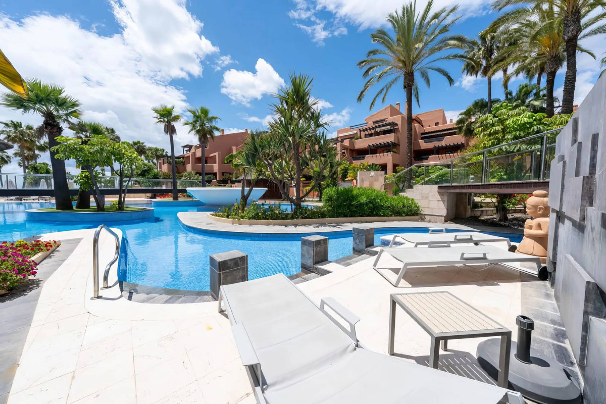 Apartment - Ground Floor Apartment в продаже в Estepona, Málaga. В доме 3 спален и 2 ванных комнат. Площадь дома 110 м²