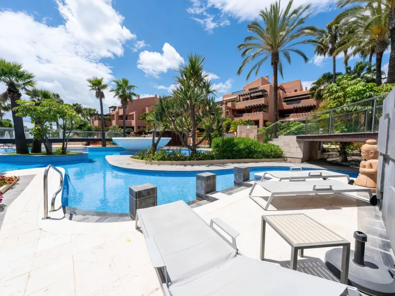Apartment - Ground Floor Apartment в продаже в Estepona, Málaga. В доме 3 спален и 2 ванных комнат. Площадь дома 110 м²