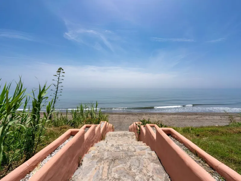 Apartment - Ground Floor Apartment в продаже в Estepona, Málaga. В доме 3 спален и 2 ванных комнат. Площадь дома 110 м²