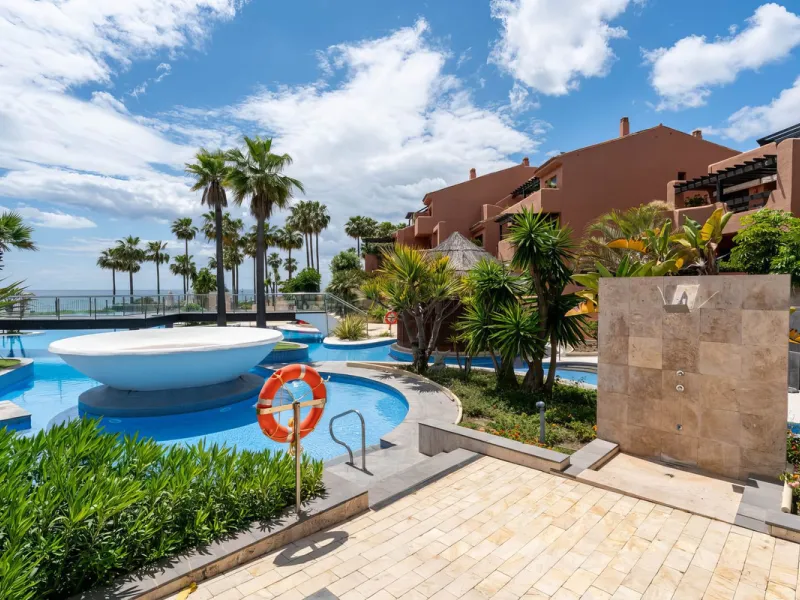Apartment - Ground Floor Apartment в продаже в Estepona, Málaga. В доме 3 спален и 2 ванных комнат. Площадь дома 110 м²