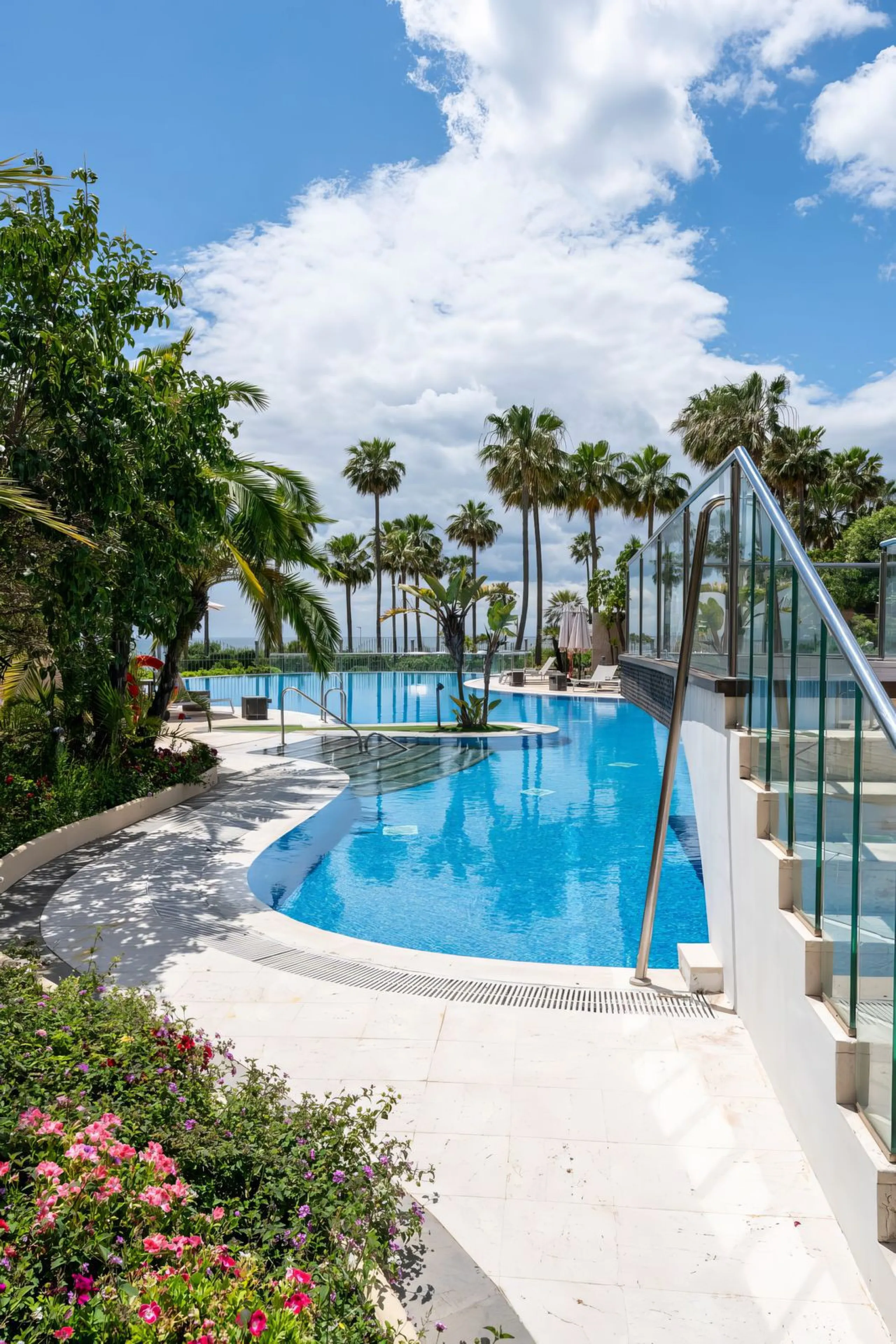 Apartment - Ground Floor Apartment в продаже в Estepona, Málaga. В доме 3 спален и 2 ванных комнат. Площадь дома 110 м²