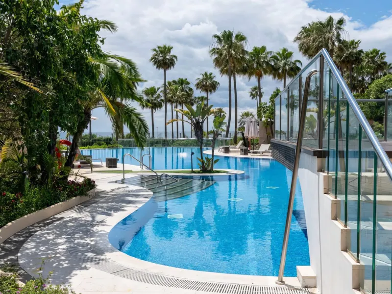 Apartment - Ground Floor Apartment в продаже в Estepona, Málaga. В доме 3 спален и 2 ванных комнат. Площадь дома 110 м²