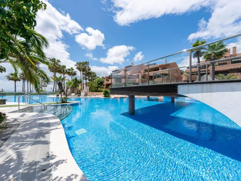 Apartment - Ground Floor Apartment в продаже в Estepona, Málaga. В доме 3 спален и 2 ванных комнат. Площадь дома 110 м²
