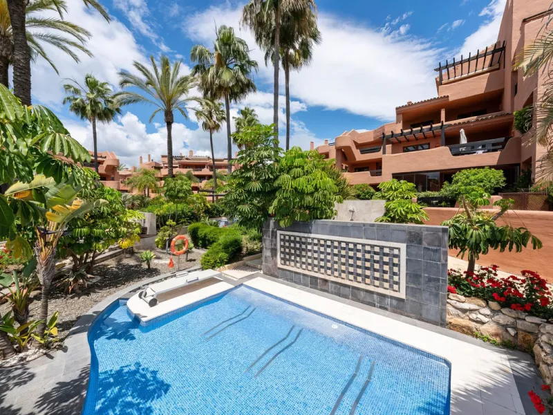 Apartment - Ground Floor Apartment в продаже в Estepona, Málaga. В доме 3 спален и 2 ванных комнат. Площадь дома 110 м²