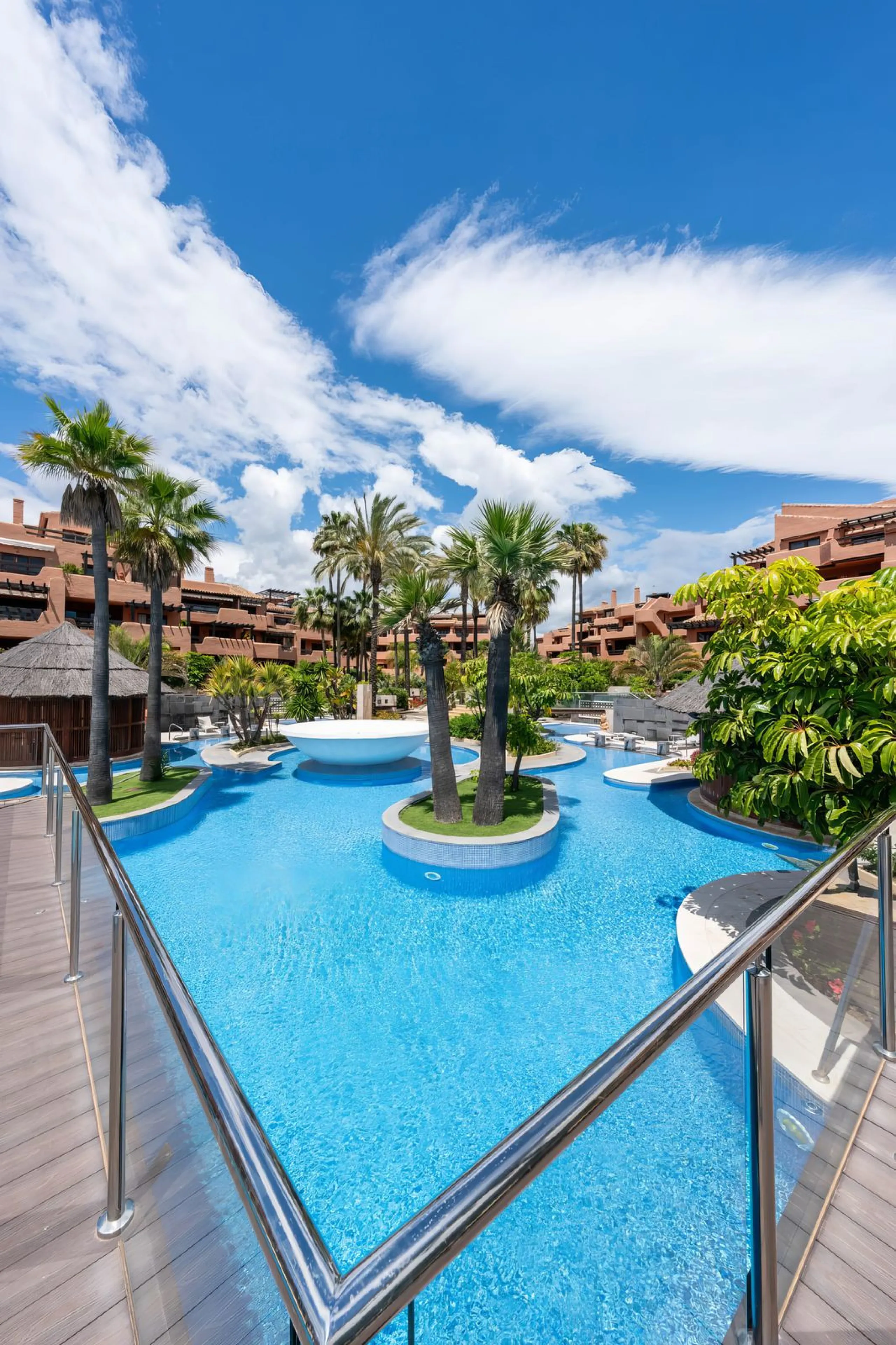 Apartment - Ground Floor Apartment в продаже в Estepona, Málaga. В доме 3 спален и 2 ванных комнат. Площадь дома 110 м²