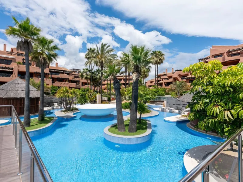 Apartment - Ground Floor Apartment в продаже в Estepona, Málaga. В доме 3 спален и 2 ванных комнат. Площадь дома 110 м²