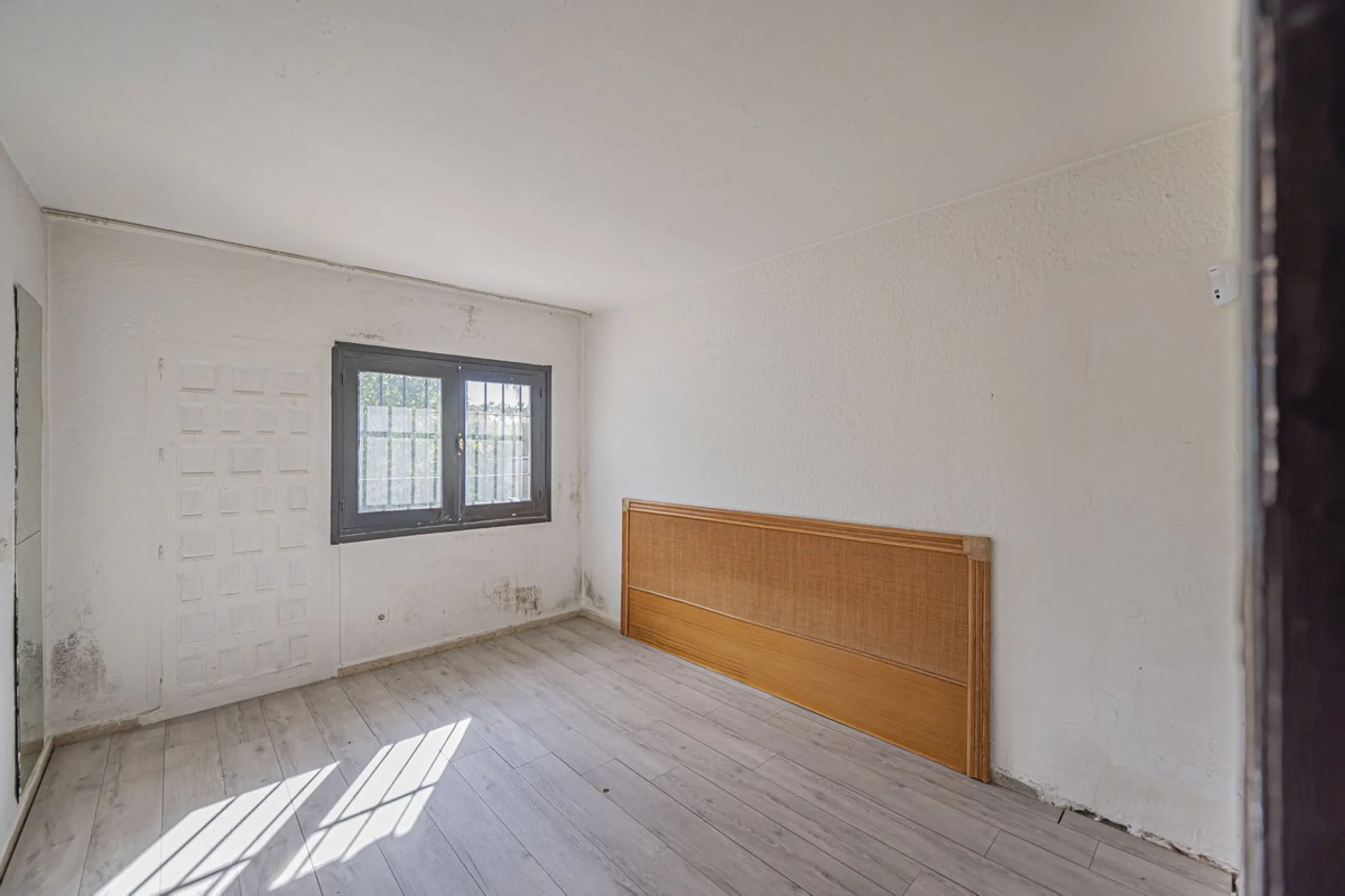 INVESTMENT OPPORTUNITY - BEACHFRONT