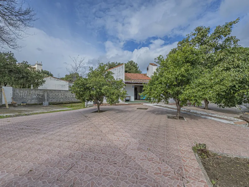 INVESTMENT OPPORTUNITY - BEACHFRONT