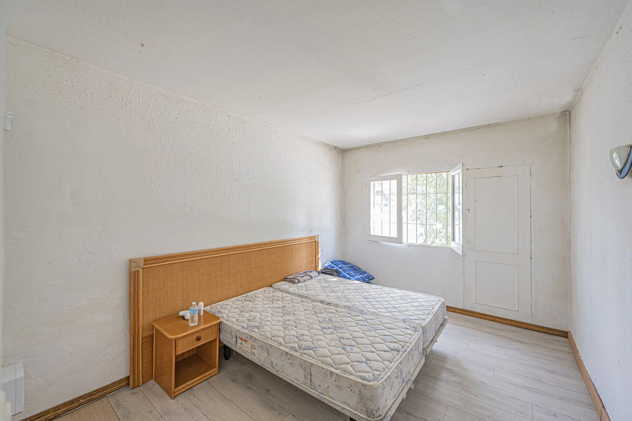 INVESTMENT OPPORTUNITY - BEACHFRONT