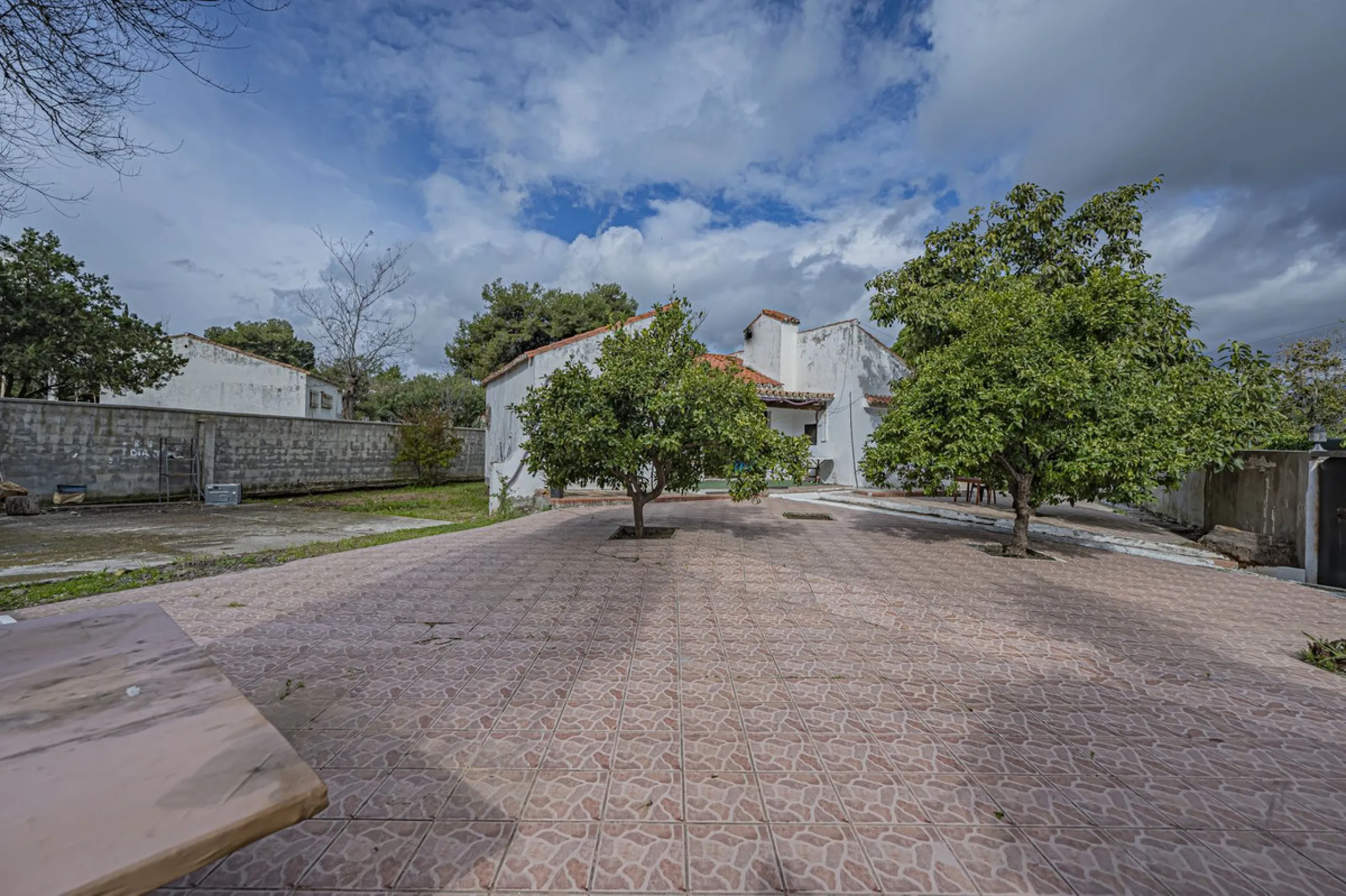 INVESTMENT OPPORTUNITY - BEACHFRONT