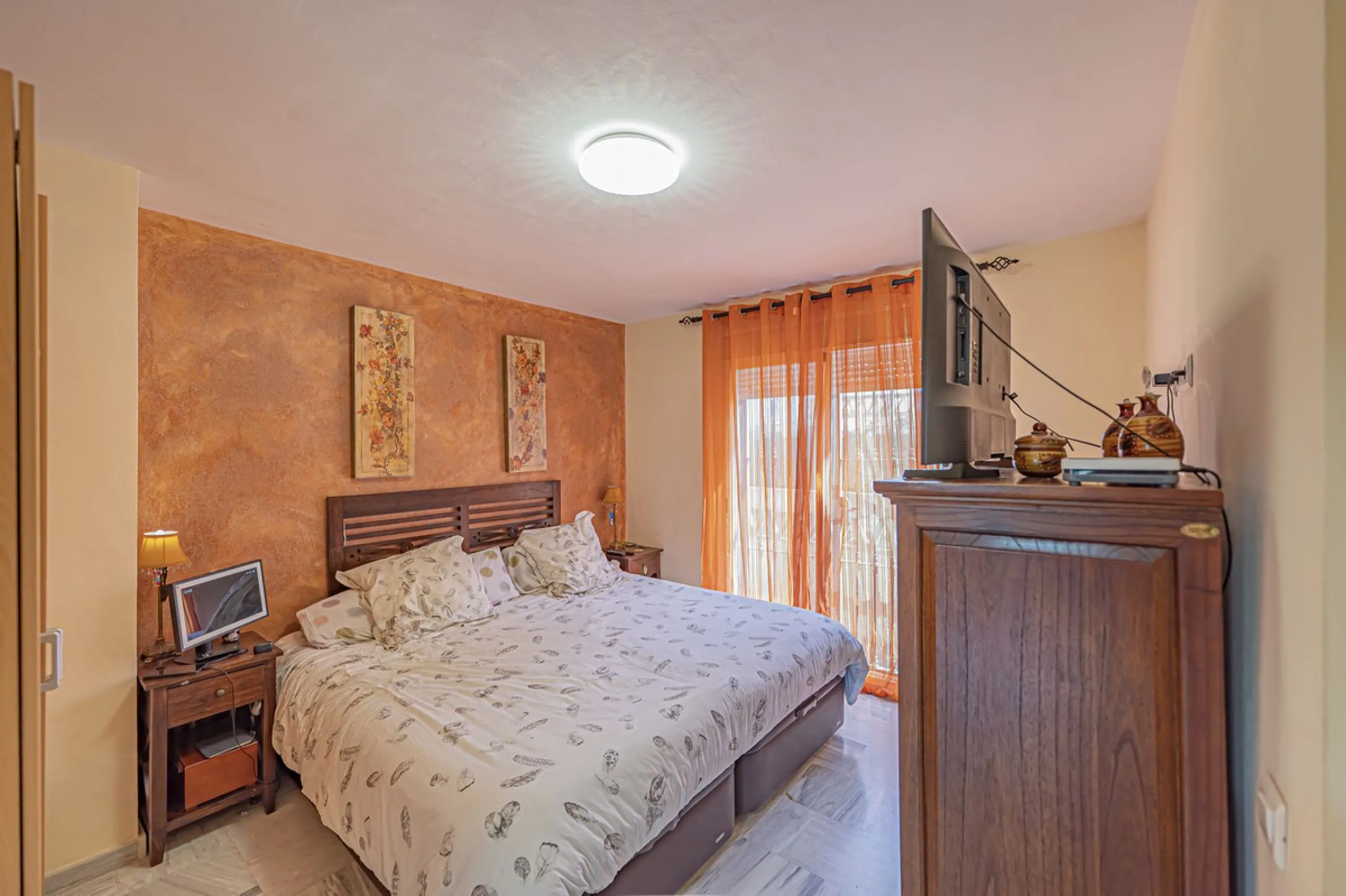 HOUSE WITH PRIVATE POOL IN MARBELLA