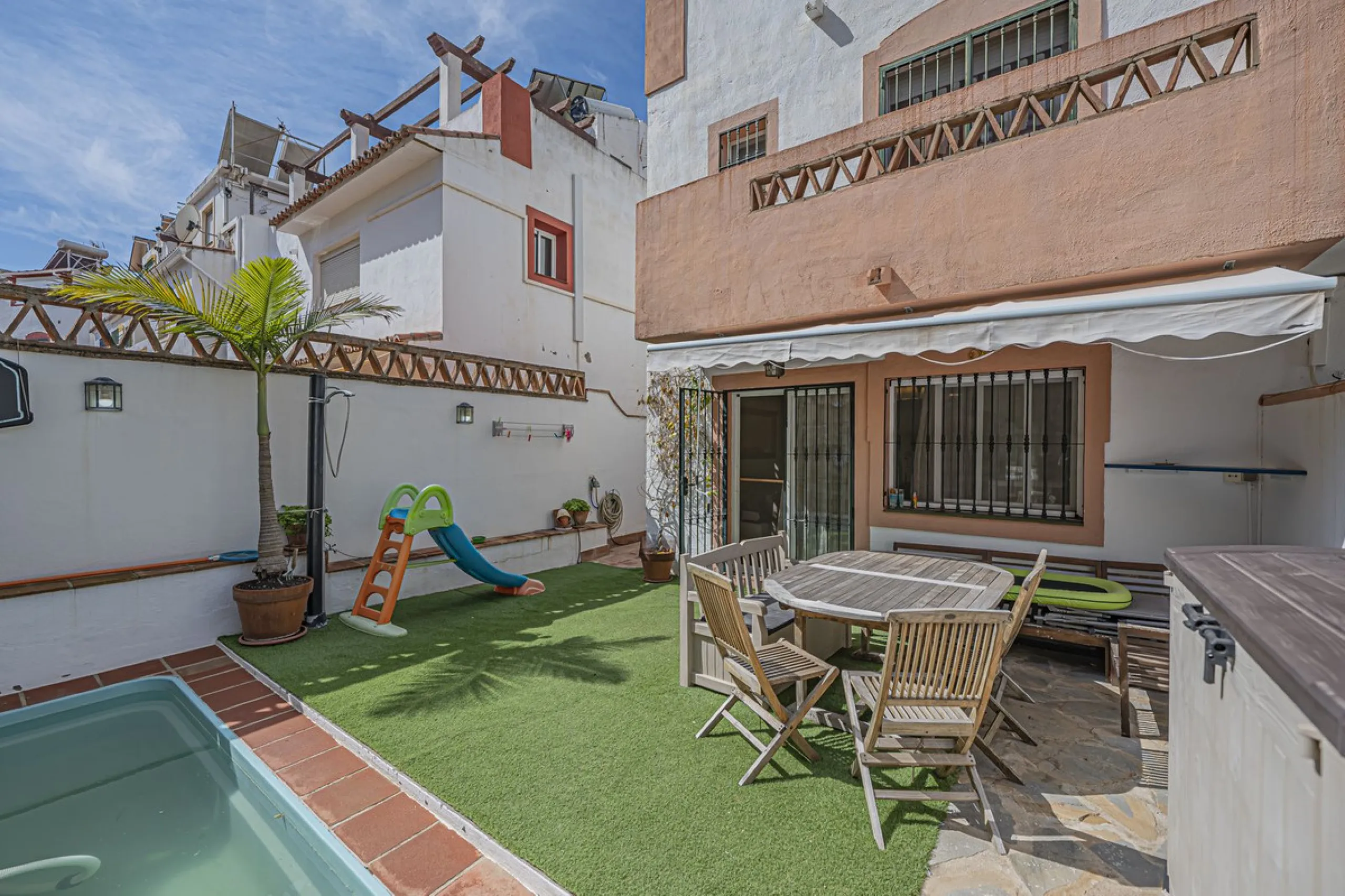 HOUSE WITH PRIVATE POOL IN MARBELLA