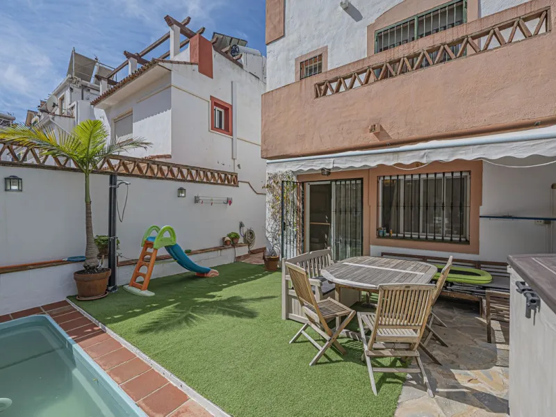 HOUSE WITH PRIVATE POOL IN MARBELLA