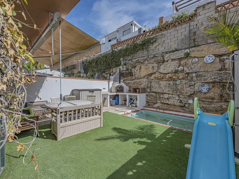 HOUSE WITH PRIVATE POOL IN MARBELLA
