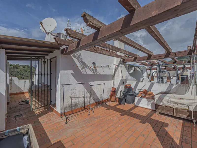 HOUSE WITH PRIVATE POOL IN MARBELLA