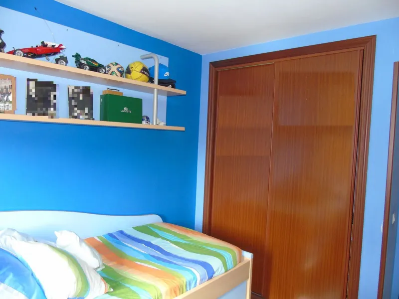 Spectacular penthouse for sale with an 85m² terrace that wraps around the entire apartment. It has a southwest orientation with views over the city. Discover this apartment on the 3rd floor of a building with an elevator, next to the Las Lagunas shopping 