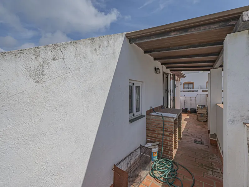 HOUSE WITH PRIVATE POOL IN MARBELLA