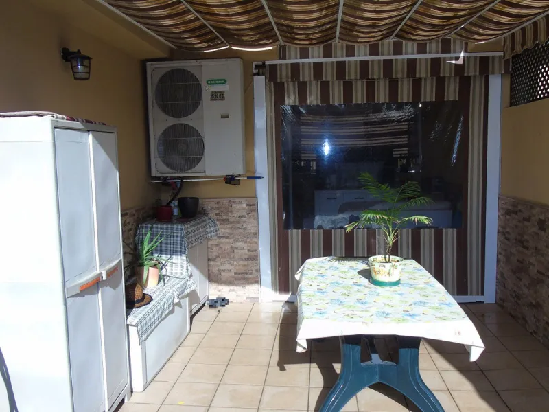 Spectacular penthouse for sale with an 85m² terrace that wraps around the entire apartment. It has a southwest orientation with views over the city. Discover this apartment on the 3rd floor of a building with an elevator, next to the Las Lagunas shopping 