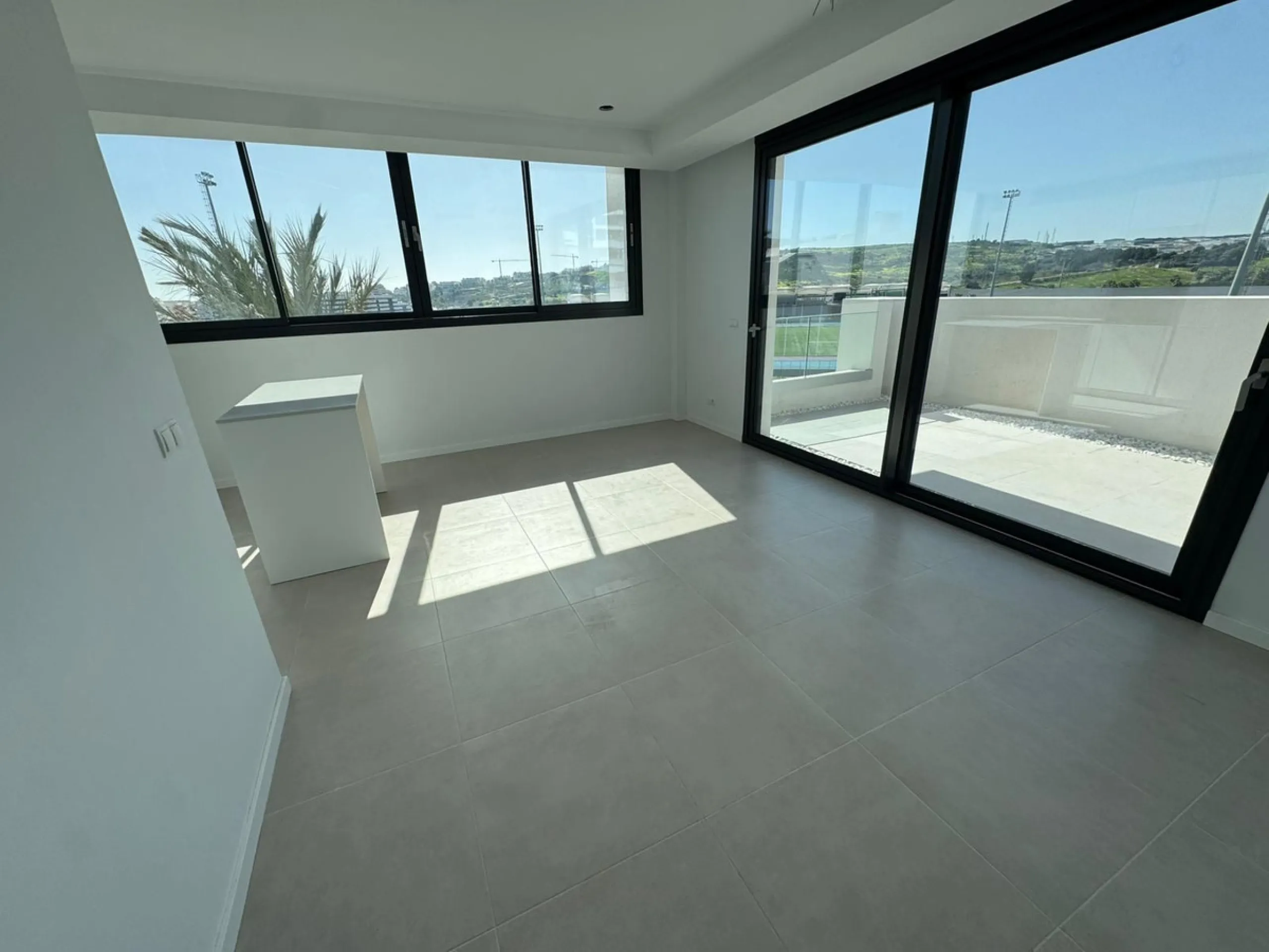 Apartment - Penthouse в продаже в Estepona, Málaga. В доме 2 спален и 2 ванных комнат. Площадь дома 145 м²