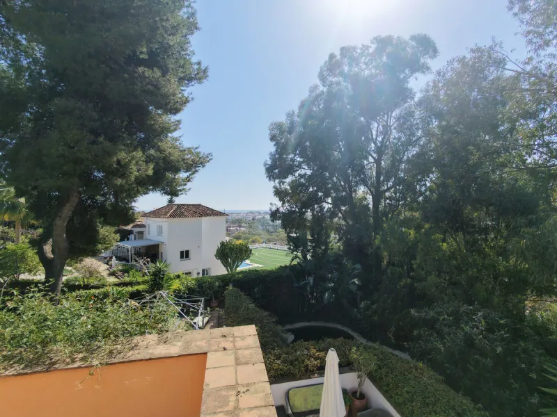 House - Detached Villa в продаже в Estepona, Málaga. В доме 6 спален и 5 ванных комнат. Площадь дома 467 м². Площадь участка 4468 м²