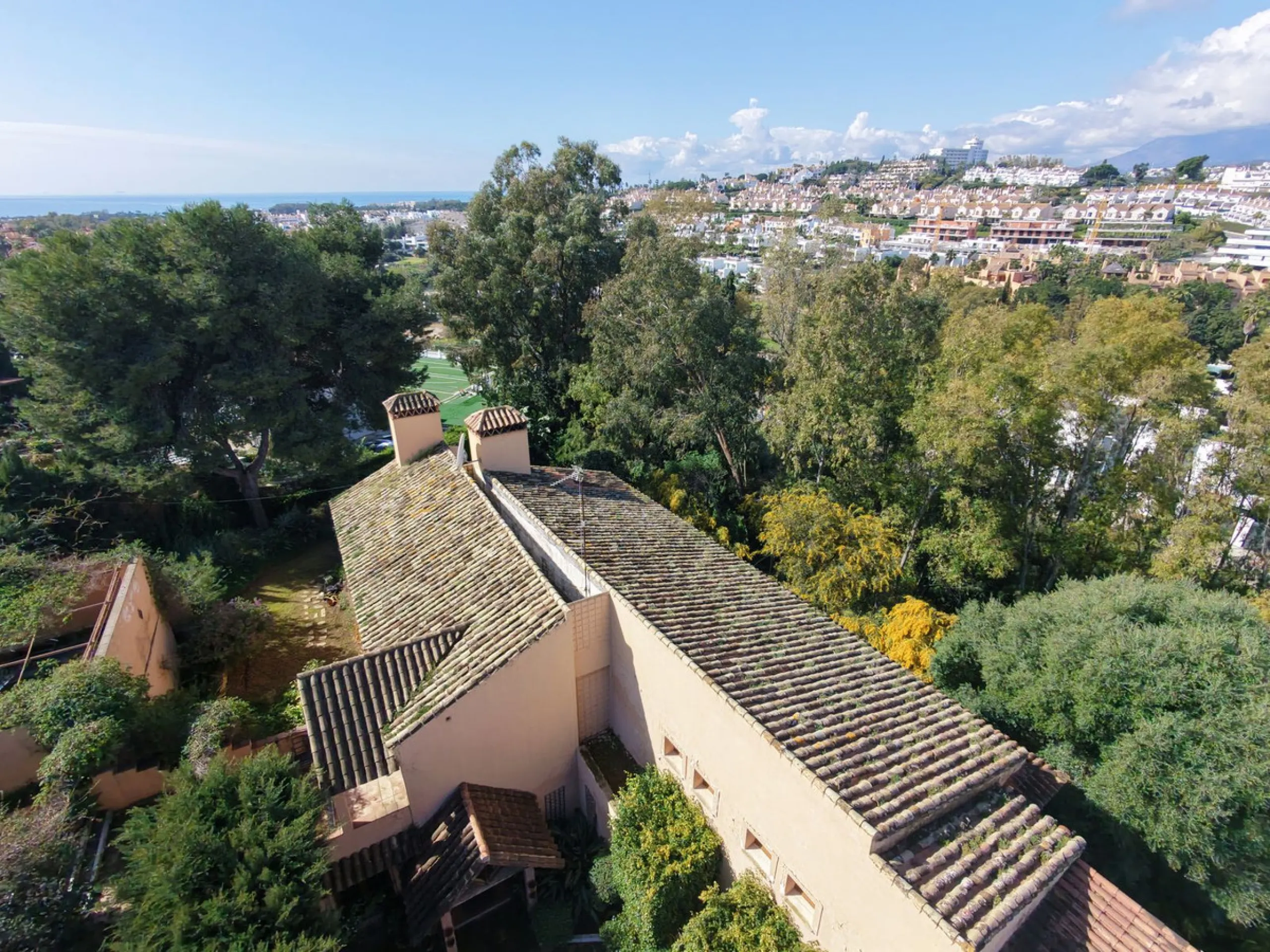 House - Detached Villa в продаже в Estepona, Málaga. В доме 6 спален и 5 ванных комнат. Площадь дома 467 м². Площадь участка 4468 м²