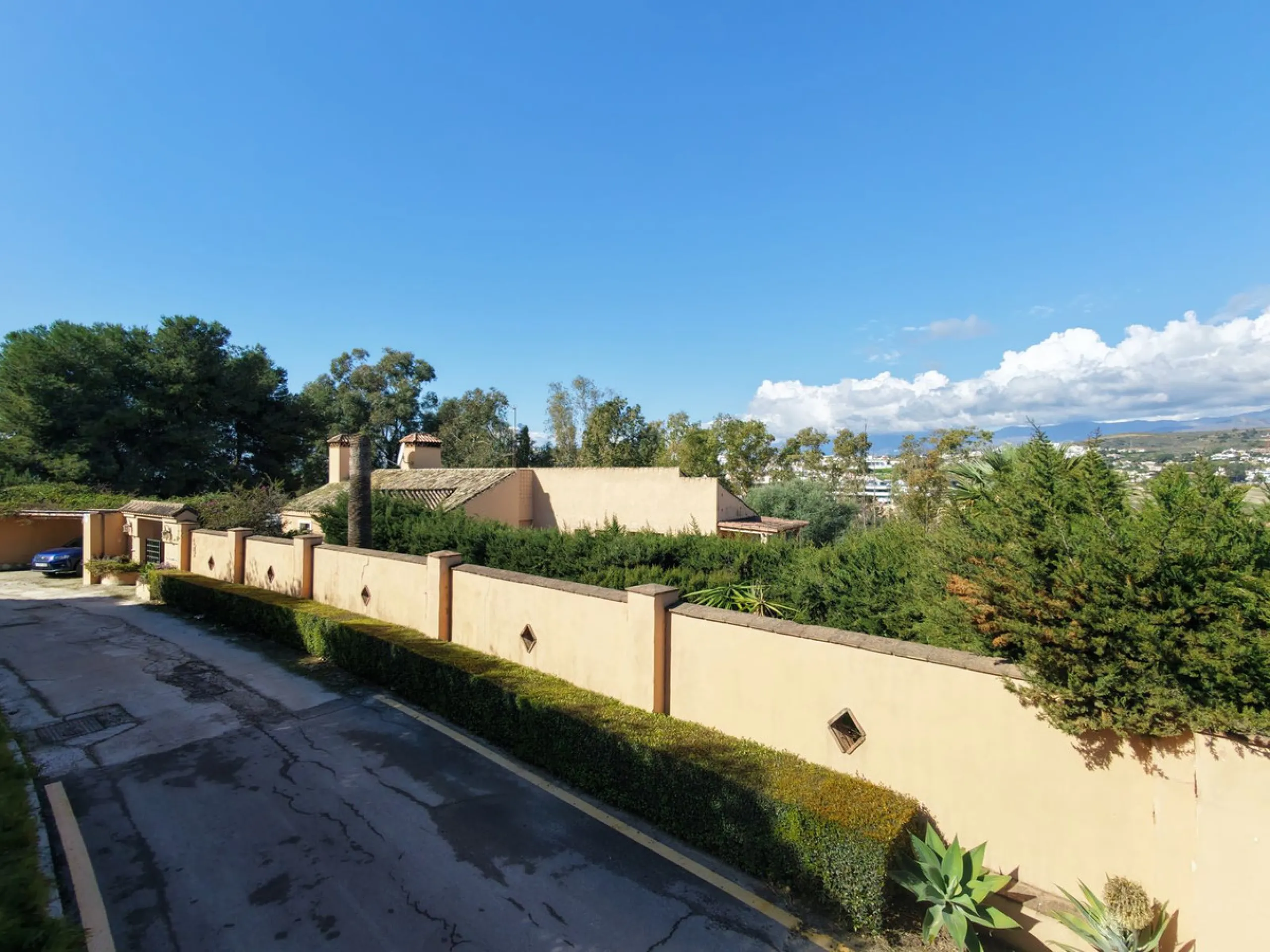 House - Detached Villa в продаже в Estepona, Málaga. В доме 6 спален и 5 ванных комнат. Площадь дома 467 м². Площадь участка 4468 м²