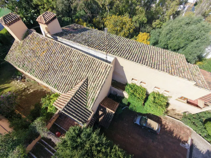 House - Detached Villa в продаже в Estepona, Málaga. В доме 6 спален и 5 ванных комнат. Площадь дома 467 м². Площадь участка 4468 м²