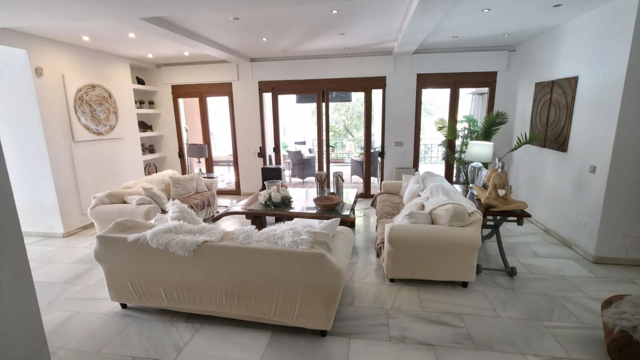 House - Detached Villa в продаже в Estepona, Málaga. В доме 6 спален и 5 ванных комнат. Площадь дома 467 м². Площадь участка 4468 м²