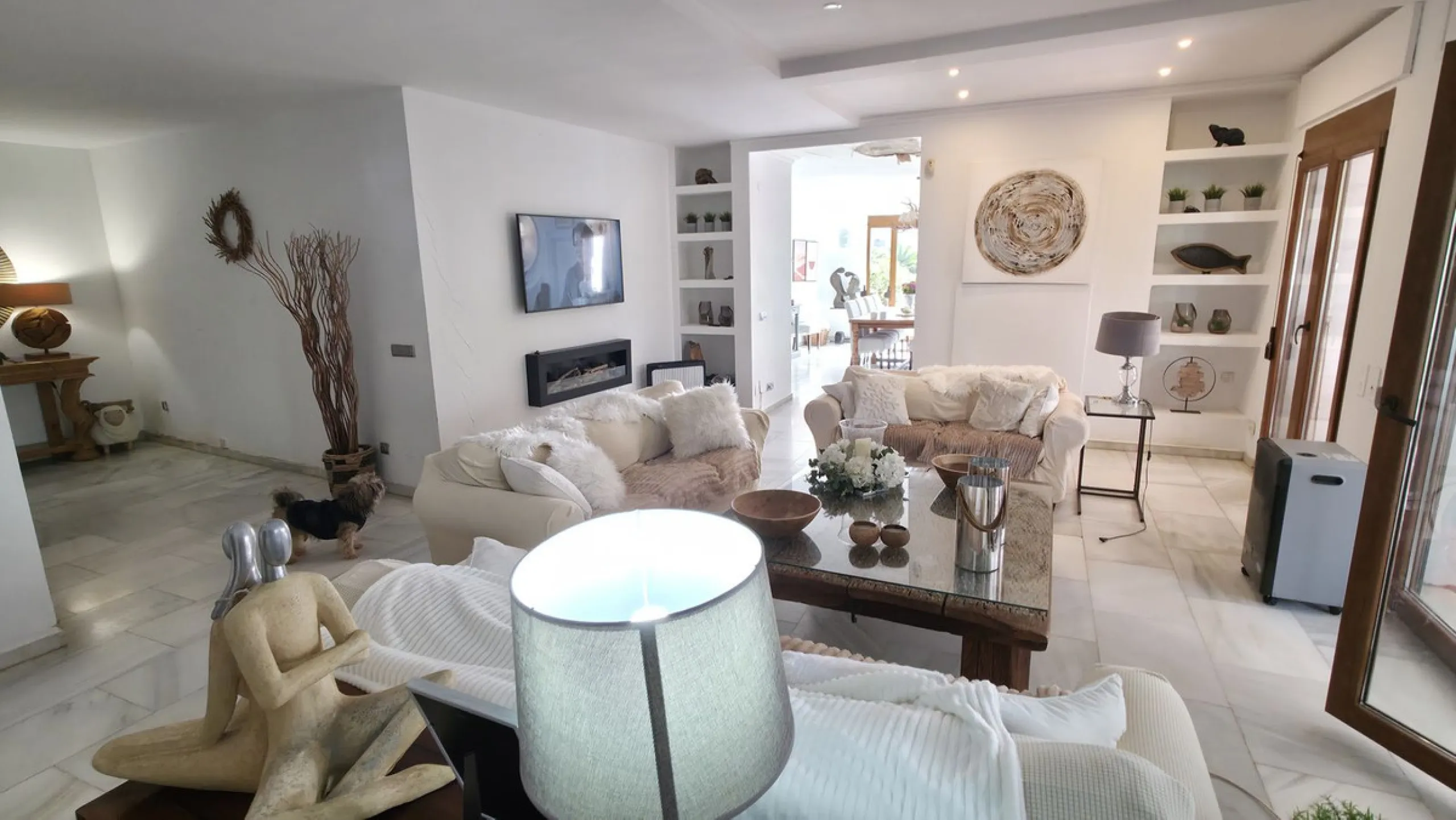 House - Detached Villa в продаже в Estepona, Málaga. В доме 6 спален и 5 ванных комнат. Площадь дома 467 м². Площадь участка 4468 м²