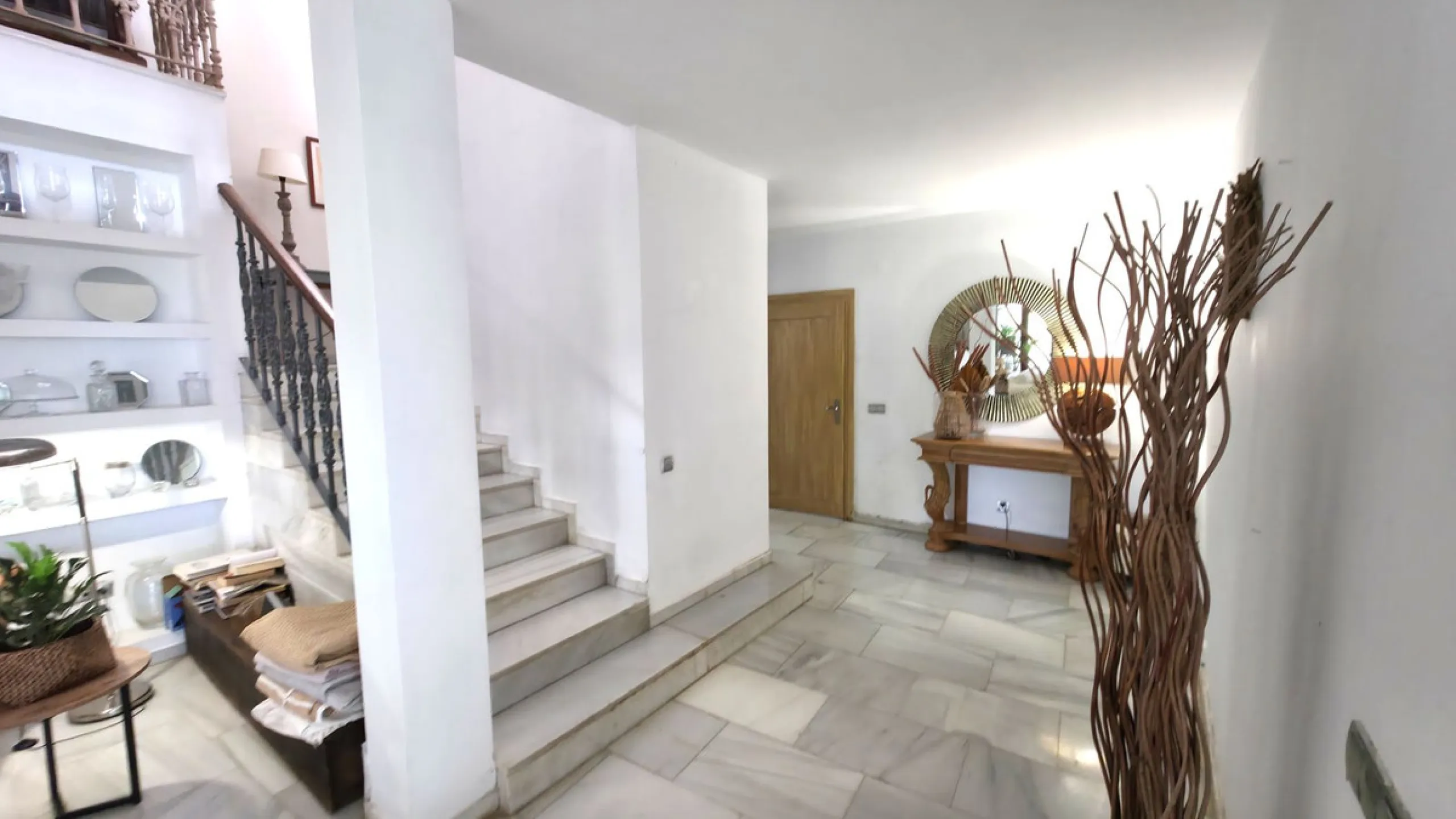 House - Detached Villa в продаже в Estepona, Málaga. В доме 6 спален и 5 ванных комнат. Площадь дома 467 м². Площадь участка 4468 м²