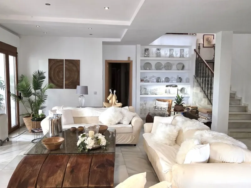 House - Detached Villa в продаже в Estepona, Málaga. В доме 6 спален и 5 ванных комнат. Площадь дома 467 м². Площадь участка 4468 м²