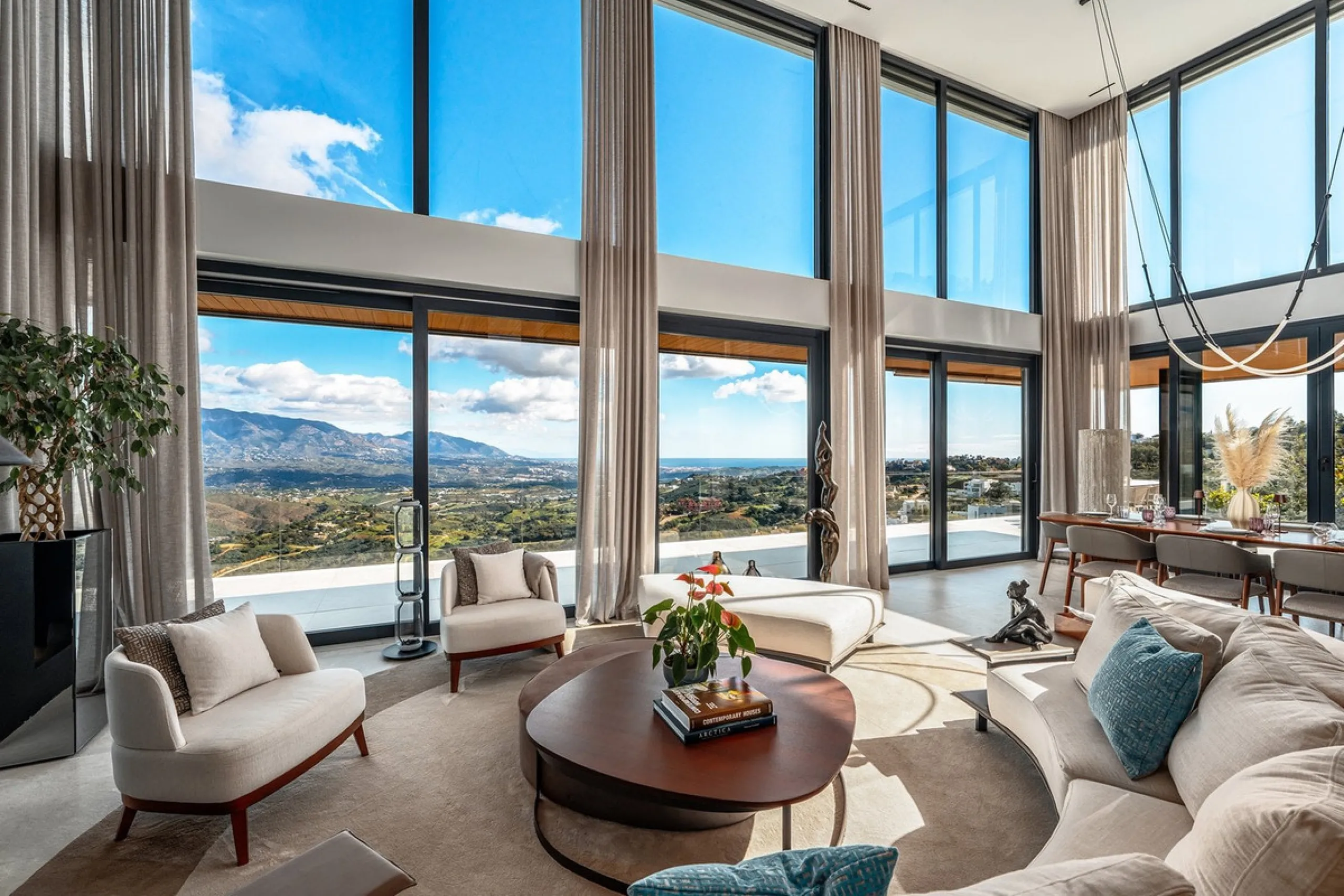 Perched on the coast, in the tranquil hills of La Mairena, this contemporary villa offers a balanced blend of architectural elegance, privacy, and expansive views of the Mediterranean. Surrounded by protected natural landscapes, the residence enjoys a ser