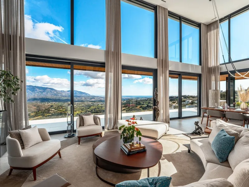 Perched on the coast, in the tranquil hills of La Mairena, this contemporary villa offers a balanced blend of architectural elegance, privacy, and expansive views of the Mediterranean. Surrounded by protected natural landscapes, the residence enjoys a ser